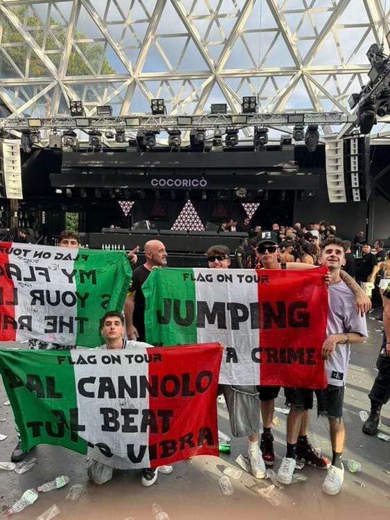 Bandiere Flag On Tour al Cocoricò