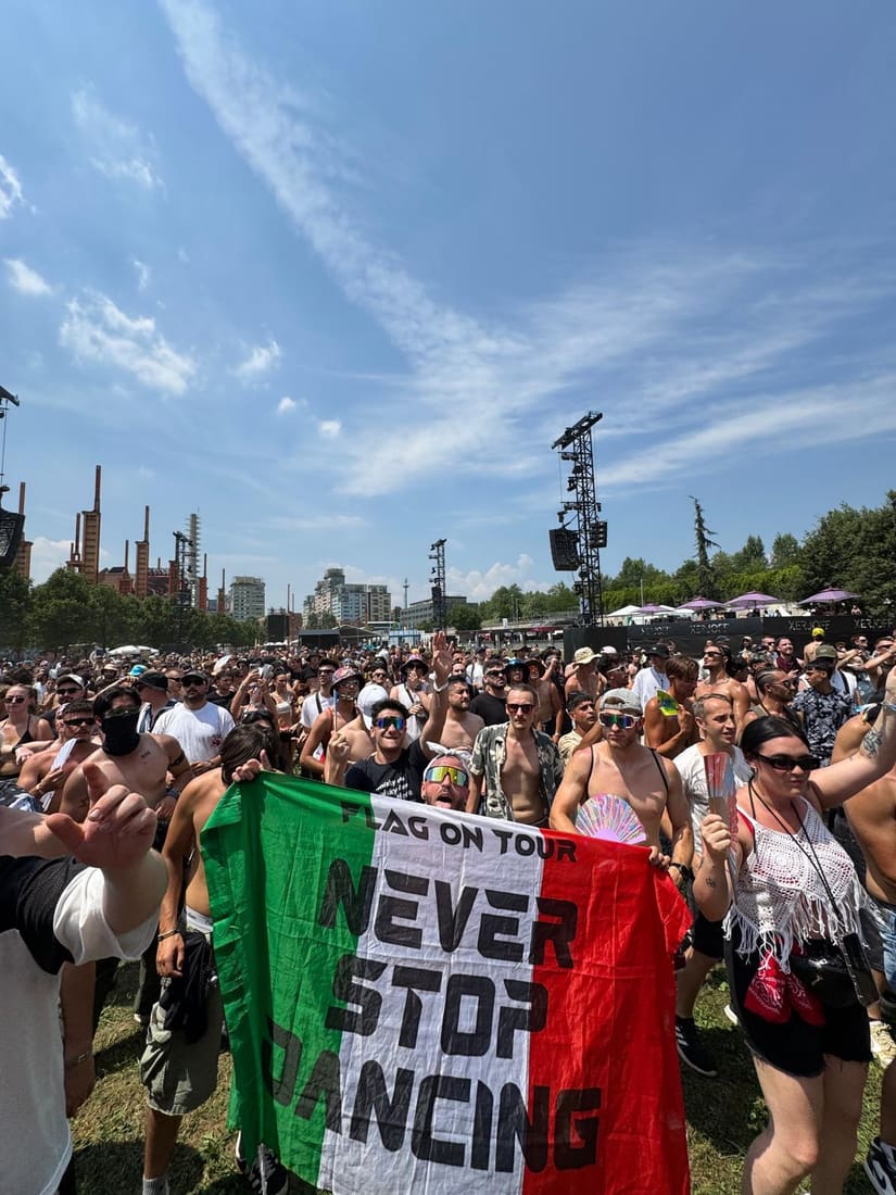 Bandiera Flag On Tour: Never stop dancing