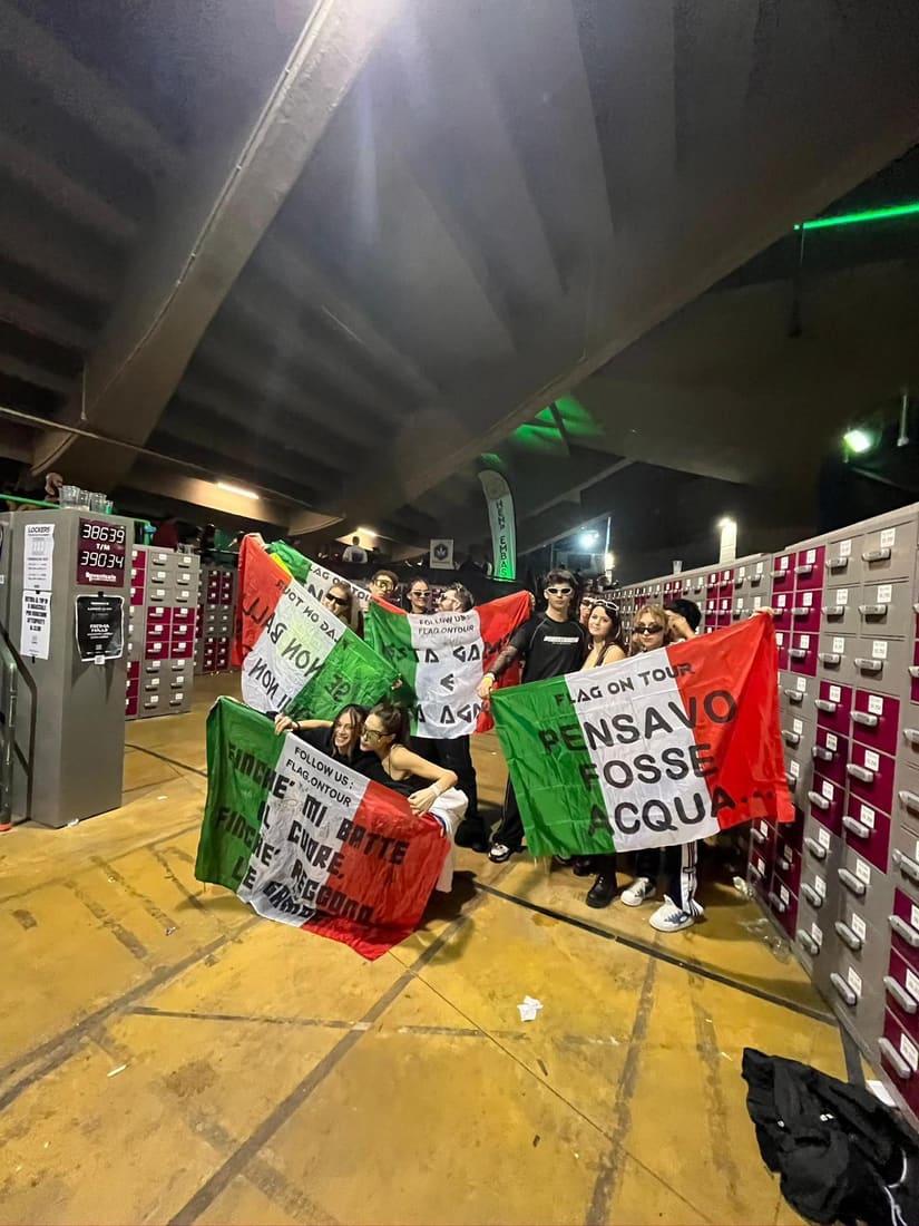 Bandiere Flag On Tour: Pensavo fosse acqua
