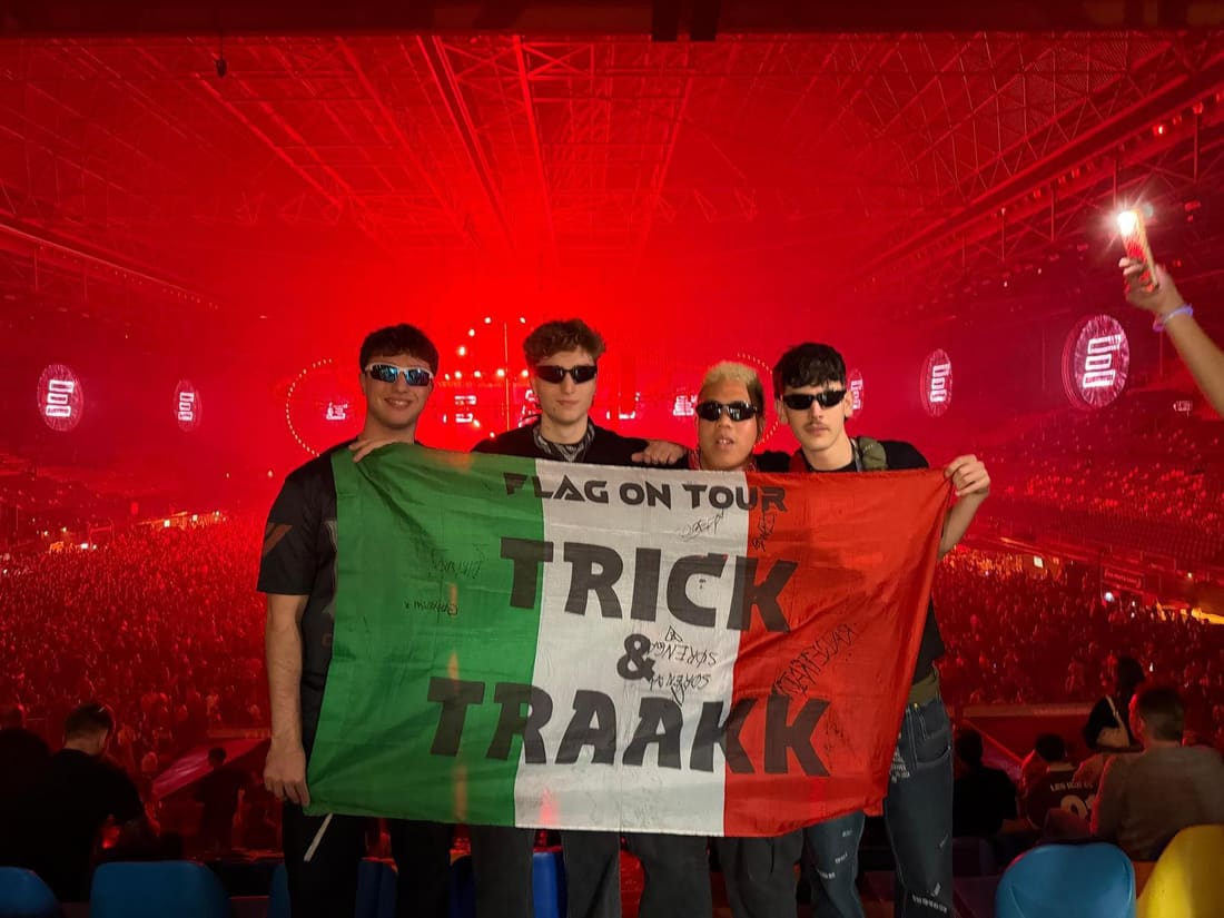 Bandiera Flag On Tour Trick & Traakk in arena