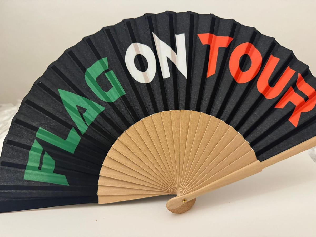 VENTAGLIO FLAG ON TOUR LETTERING